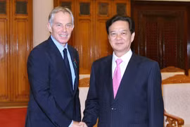 El primer ministro de Vietnam, Nguyen Tan Dung, recibió al expremier británico Tony Blair (Fuente:VNA).