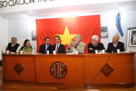 Un coloquio sobre el Presidente Ho Chi Minh en la sede de la Asociación Trabajadores del Estado de Argentina, en Buenos Aires. (Fuente: VNA)