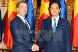 El primer ministro de Vietnam, Nguyen Tan Dung, y su homólogo ruso, Dmitry Medvedev (Fuente:VNA)