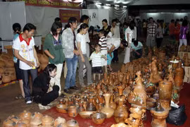 Exposición de antiguo arte cerámico del Sur de Vietnam 