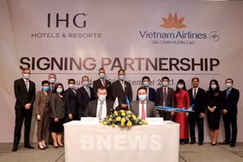 Vietnam Airlines coopera con grupo británico por desarrollo del turismo nacional