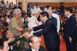 Premier se reúne con combatientes participantes en la campaña Dien Bien Phu