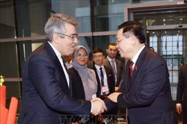 Presidente del Parlamento vietnamita parte de Hanoi rumbo hacia AIPA-44, Indonesia e Irán