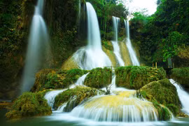 Belleza salvaje de cascada Dai Yem en Moc Chau