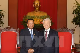 Dirigentes vietnamitas reciben al presidente del Senado cambodiano