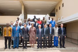  Forjan cooperación entre partidos gobernantes de Vietnam y Mozambique