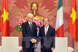 Líder parlamentario vietnamita se reúne con presidente italiano