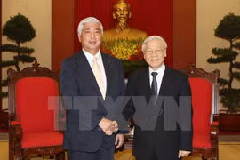 El secretario general del Partido Comunista de Vietnam, Nguyen Phu Trong recibe al ministro japonés de defensa, Gen Nakatani