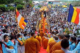 Miles de fieles asisten a Festival de Avalokitesvara