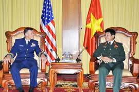 Delegación del Guardacostas de Estados Unidos visita Vietnam
