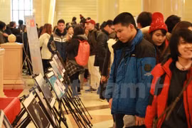 Exposición de fotos muestra actos ilegales de China en Mar del Este