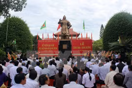 Homenaje al rey Quang Trung en su tierra natal
