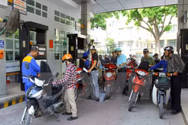  Ligera caída de cotización de gasolina