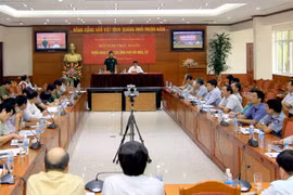 El jefe de la Dirección de Prevención y Lucha contra Desastres Naturales, Cao Duc Phat, en la reunión en línea con las unidades de la Dirección desde la provincia norteña de Ha Giang a Ha Tinh (Fuente: VNA) 