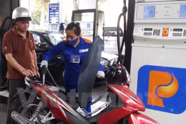 Precio de gasolina en Vietnam sigue en curva descendente