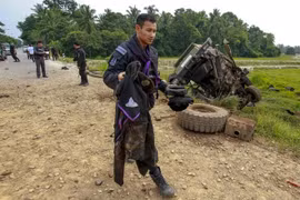 Dos policías mueren en atentado con bomba en Tailandia