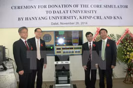Instituto sudcoreano entrega equipamientos científicos a universidad vietnamita