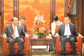 El viceprimer ministro de Vietnam Nguyen Xuan Phucse reúne con el primer ministro chino, Li Keqiang (Fuente: VNA)