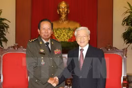 Líder partidista recibe a ministro cambodiano de Defensa