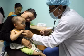 Beneficiados niños con defectos faciales de cirugía gratuita