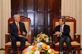 Gobernador del Banco se reúne con nuevo director nacional de ADB