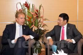 Actividades del vicepremier vietnamita al margen de AMM 48