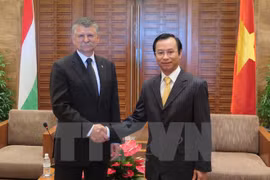  Visita Da Nang delegación del parlamento húngaro