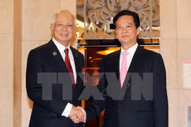 El primer ministro vietnamita, Nguyen Tan Dung, y su homólogo malasio, Najib Razak (Fuente: VNA)