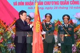  Presidente vietnamita elogia hazañas de las fuerzas armadas