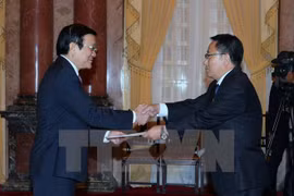 Presidente vietnamita recibe a nuevos embajadores