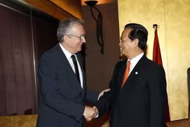 Premier vietnamita continúa actividades en marco de COP21