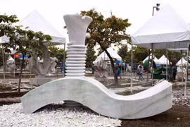 Clausuran campamento de creatividad de escultura