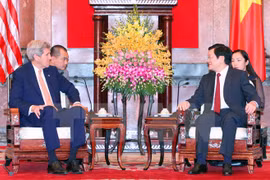  Presidente vietnamita recibe a John Kerry