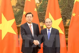 Se reúnen en Beijing dirigentes parlamentarios de Vietnam y China