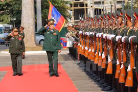 Vietnam y Laos firman plan de cooperación en defensa 2016