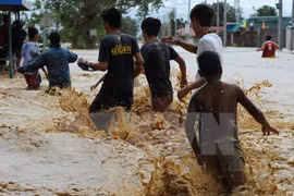 Tifón Koppu deja saldo de 22 muertos en Filipinas