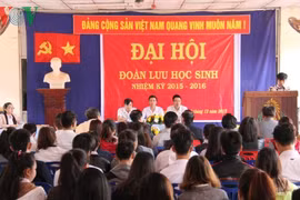 Estudiantes vietnamitas en Laos prometen fomentar nexos especiales bilaterales