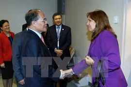 El presidente de la Asamblea Nacional de Vietnam, Nguyen Sinh Hung, y la vicepresidenta de la Asamblea Nacional del Poder Popular cubana, Ana María Mari Machado (Fuente: VNA)