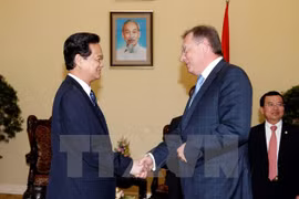 El primer ministro Nguyen Tan Dung recibe al director general de Zarubezneft, Sergey Kudryashov (Fuente: VNA)