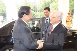 Dirigentes vietnamitas felicitan a Laos por el Día Nacional
