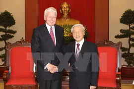 Dirigentes vietnamitas dan bienvenida a presidente islandés