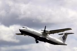  Encuentran supuestos restos de avión indonesio accidentado