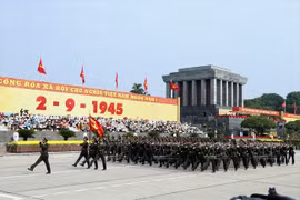Monumental desfile en Plaza Ba Dinh en ocasión del Día Nacional