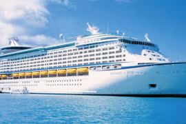 Arriba crucero Voyager of the Seas a puerto Chan May