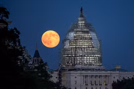 Esta noche, la “súper luna” coincidirá con la “luna de sangre”