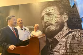 To Lam recorre el Centro Fidel Castro en La Habana, en el marco de su visita oficial a Cuba en su calidad de ministro de Seguridad Pública. (Fuente: VNA)