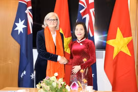 La vicepresidenta de la Asamblea Nacional de Vietnam, Nguyen Thi Thanh, y la gobernadora general de Australia, Samantha Joy Mostyn. (Fuente: VNA)