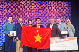 Nguyen Minh Duong, de la Universidad de Ciencia y Tecnología de Hanoi, gana la medalla de bronce en el evento. (Fuente: Vietnamplus)
