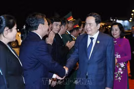 El presidente del Parlamento de Vietnam, Tran Thanh Man concluye visita a Laos y su asistencia a AIPA-45. (Fuente: VNA)