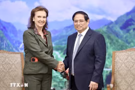 El primer ministro vietnamita, Pham Minh Chinh, y la ministra de Relaciones Exteriores, Comercio Internacional y Culto de Argentina, Diana Mondino. (Fuetne: VNA)